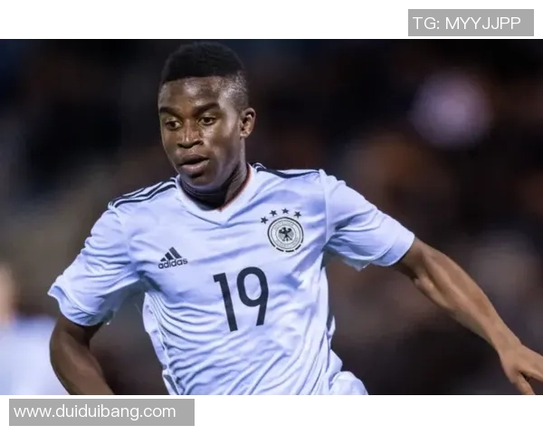 坎塞洛的足球之路:从天才少年到世界顶级边后卫的蜕变历程