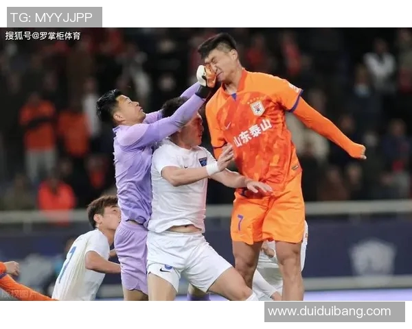 国安与鲁能激战正酣解说员激情四溢为你呈现精彩瞬间 国安与鲁能激战正酣解说员激情四溢为你呈现精彩瞬间