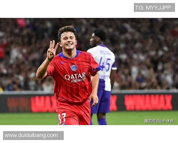 若昂内维斯的足球之路：从新星崛起到职业生涯的辉煌篇章