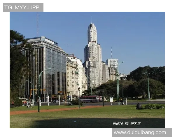 圣马丁与拉普拉塔的激烈对决揭示足球战术与团队精神的较量