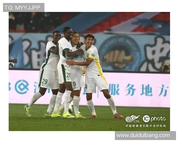 札幌冈与广岛三箭激战正酣球迷期待精彩对决与精彩进球